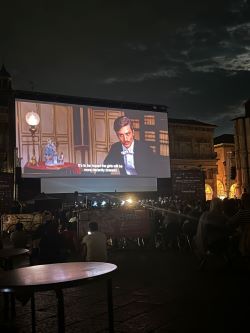 cinema all'aperto in piazza Maggiore a Bologna