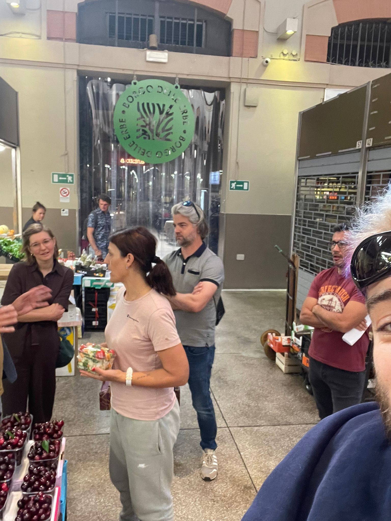 cultura italiana bologna, attività dopo le lezioni - classe di Stefania - 20 maggio 2026 - al mercato con Ilario 2