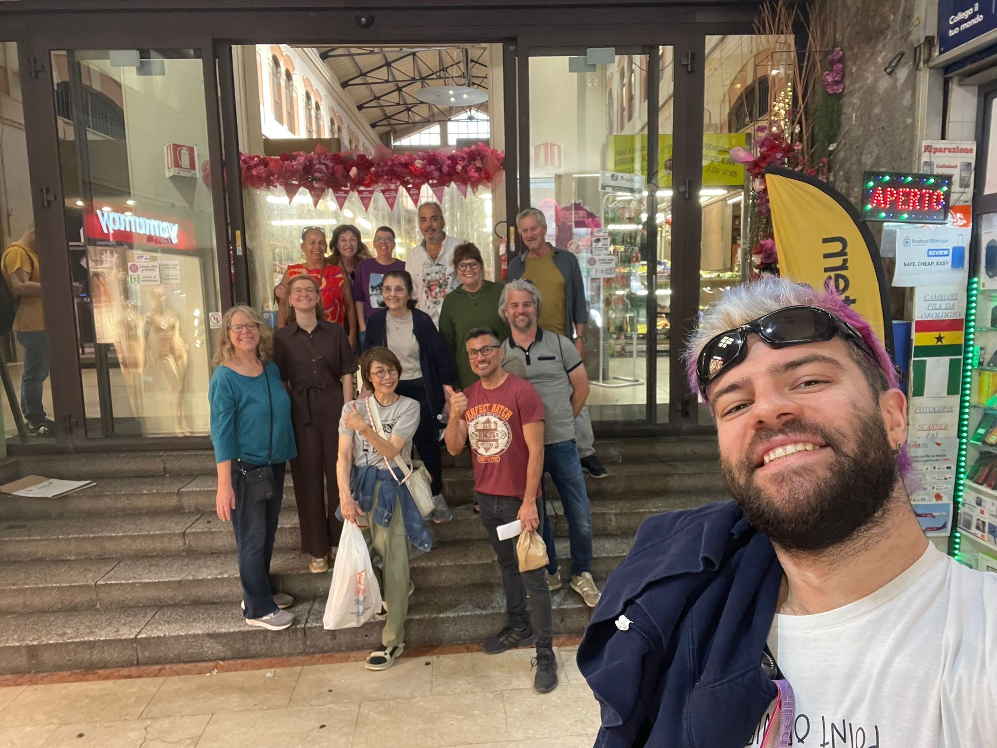cultura italiana bologna, attività dopo le lezioni - classe di Stefania - 20 maggio 2026 - al mercato con Ilario 5