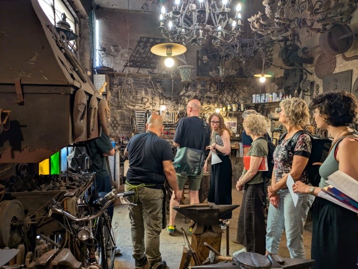 cultura italiana bologna, attività dopo le lezioni - visita al fabbro 10