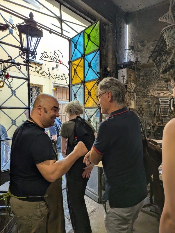 cultura italiana bologna, attività dopo le lezioni - visita al fabbro 2