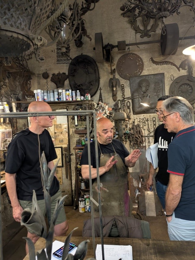 cultura italiana bologna, attività dopo le lezioni - visita al fabbro 4