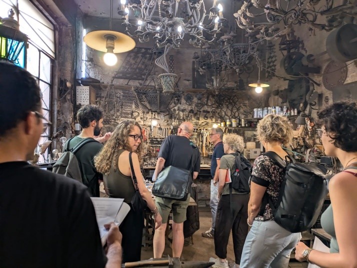 cultura italiana bologna, attività dopo le lezioni - visita al fabbro 9