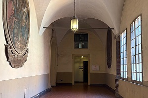 cultura italiana bologna school entrance inside